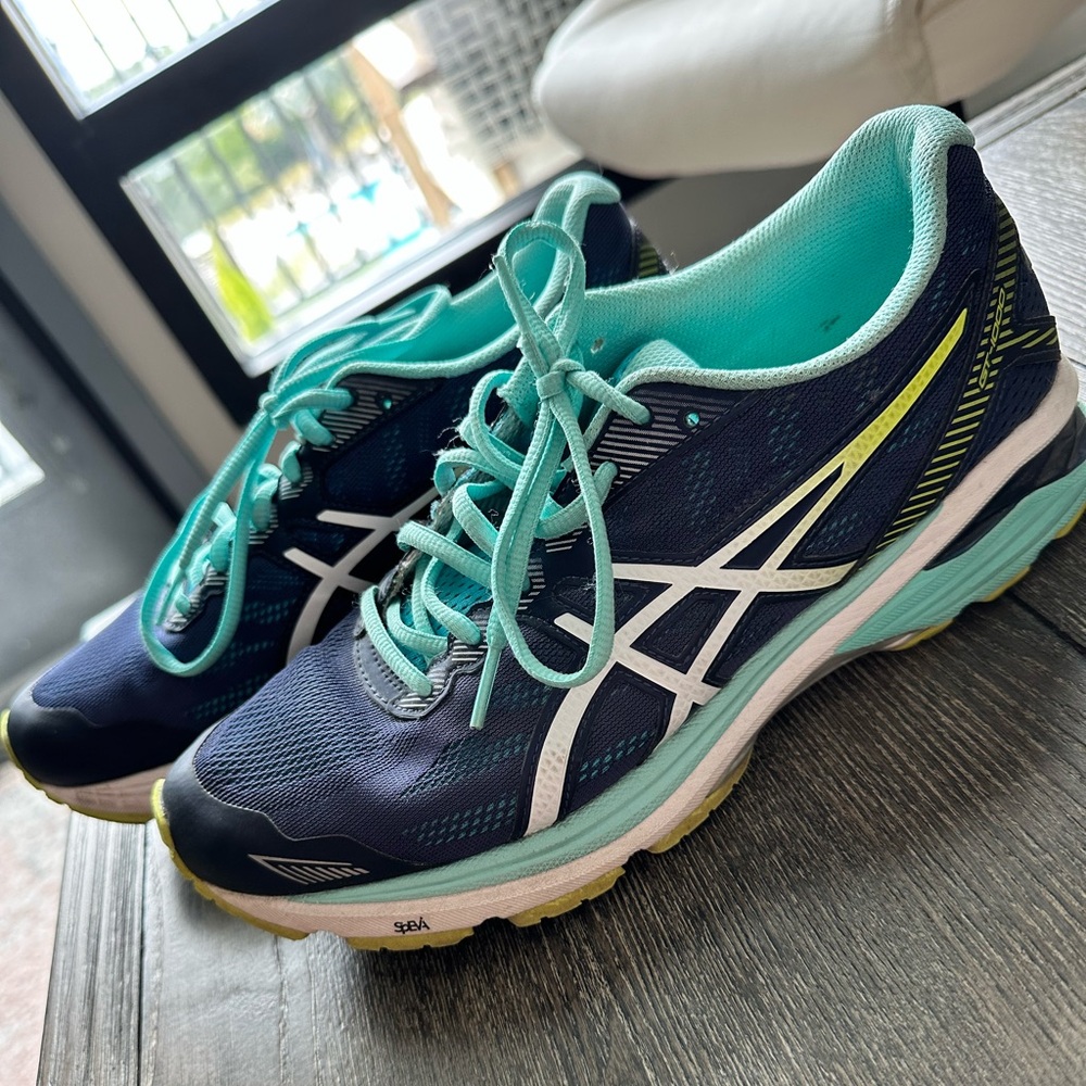 Women’s ASICS Duomax